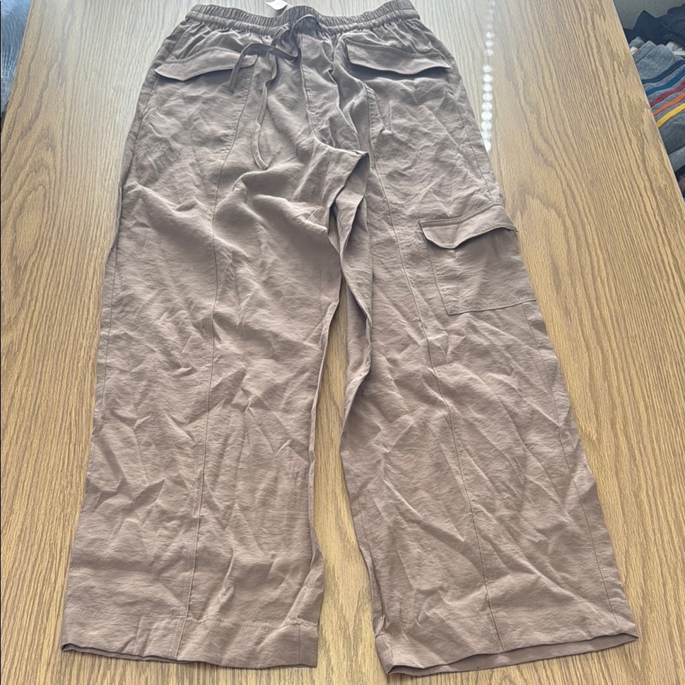 Madewell straight cargo pants. Size small. NWT. 85% modal 15% polyester.
